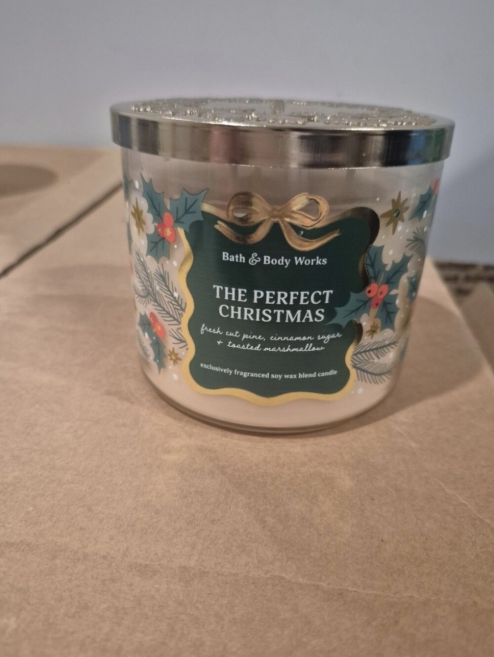 Bath and body works the perfect christmas candle